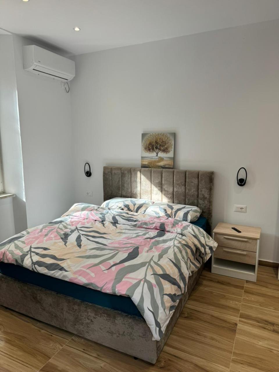 Vila 21 At Blloku Area Tirana Eksteriør billede