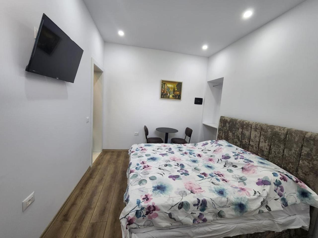 Vila 21 At Blloku Area Tirana Eksteriør billede