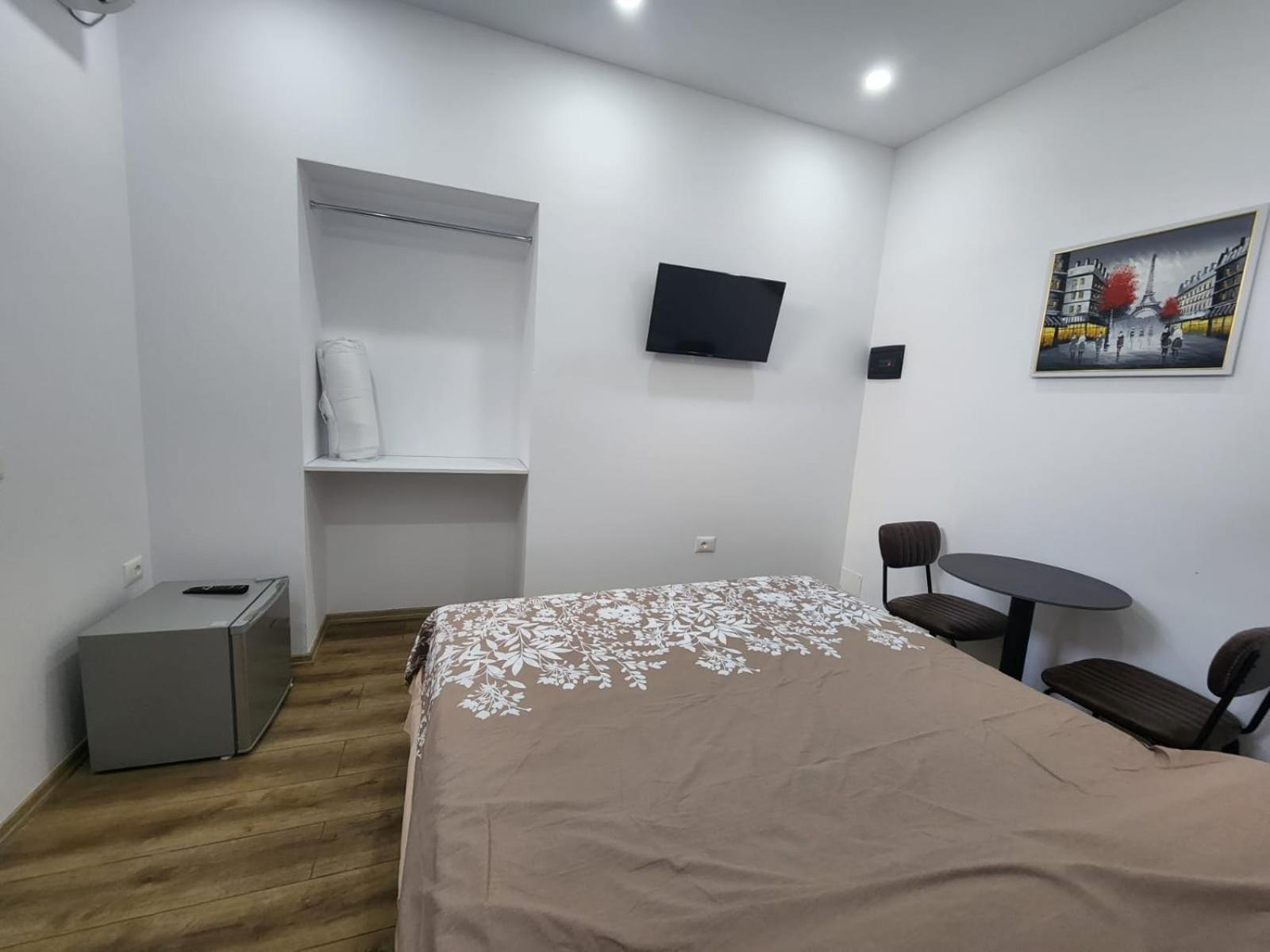 Vila 21 At Blloku Area Tirana Eksteriør billede