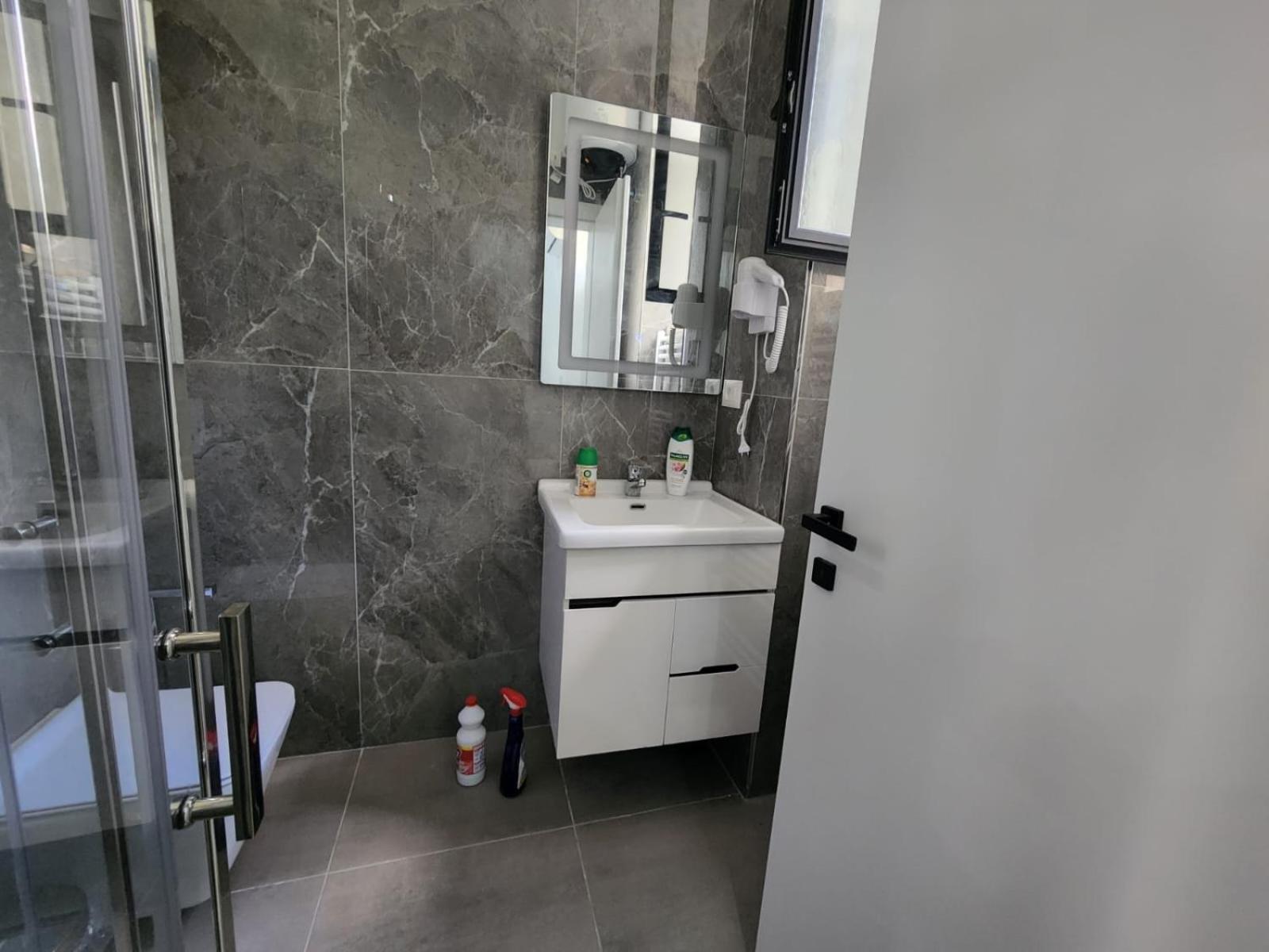 Vila 21 At Blloku Area Tirana Eksteriør billede