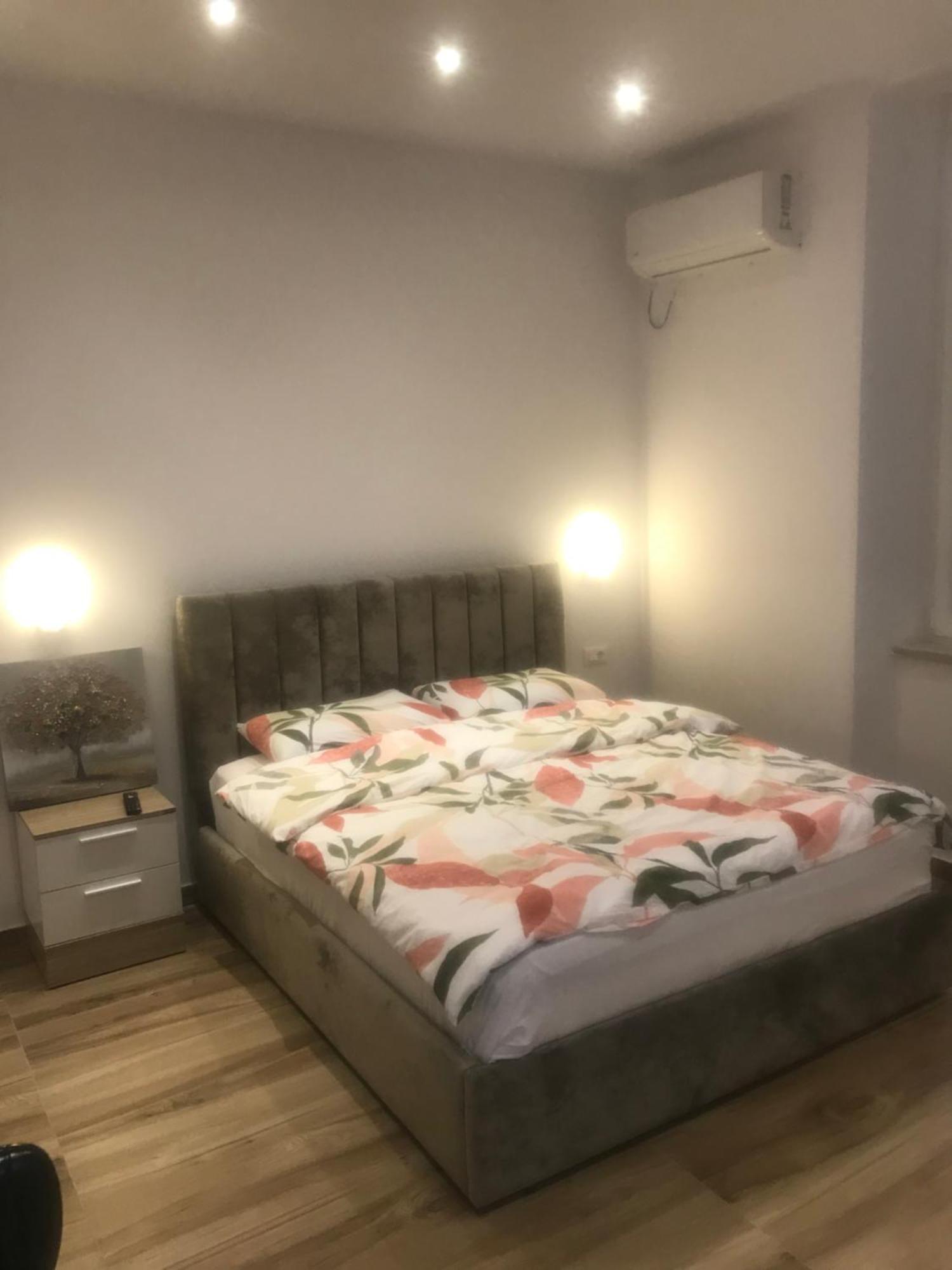 Vila 21 At Blloku Area Tirana Eksteriør billede