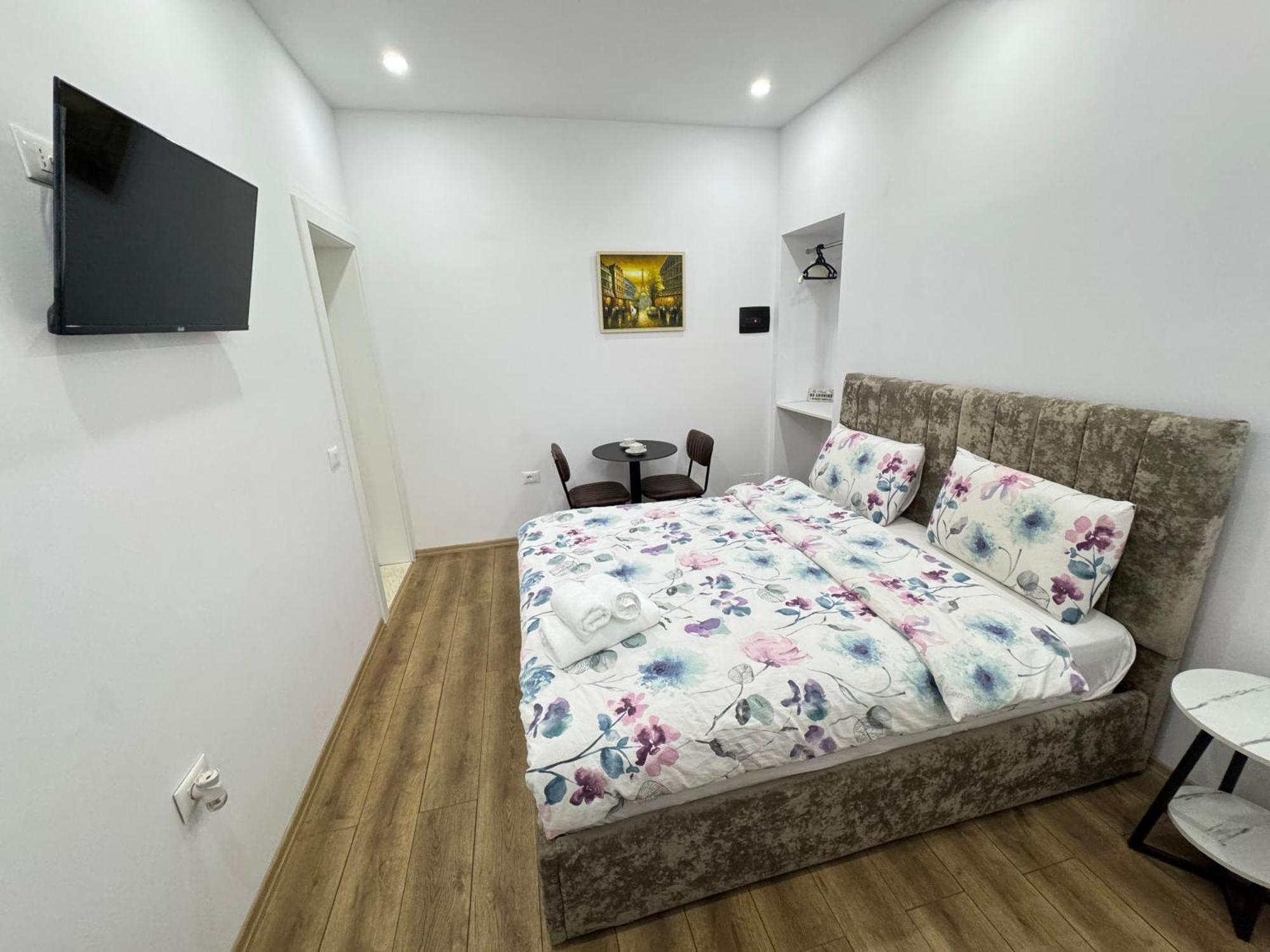 Vila 21 At Blloku Area Tirana Eksteriør billede