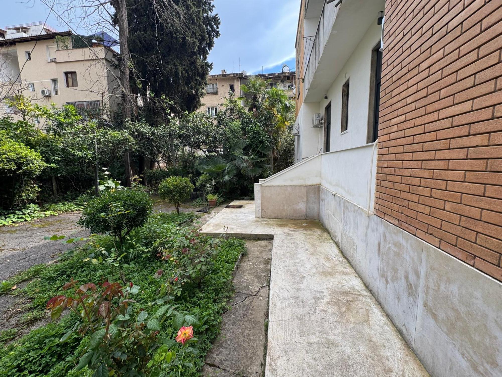 Vila 21 At Blloku Area Tirana Eksteriør billede